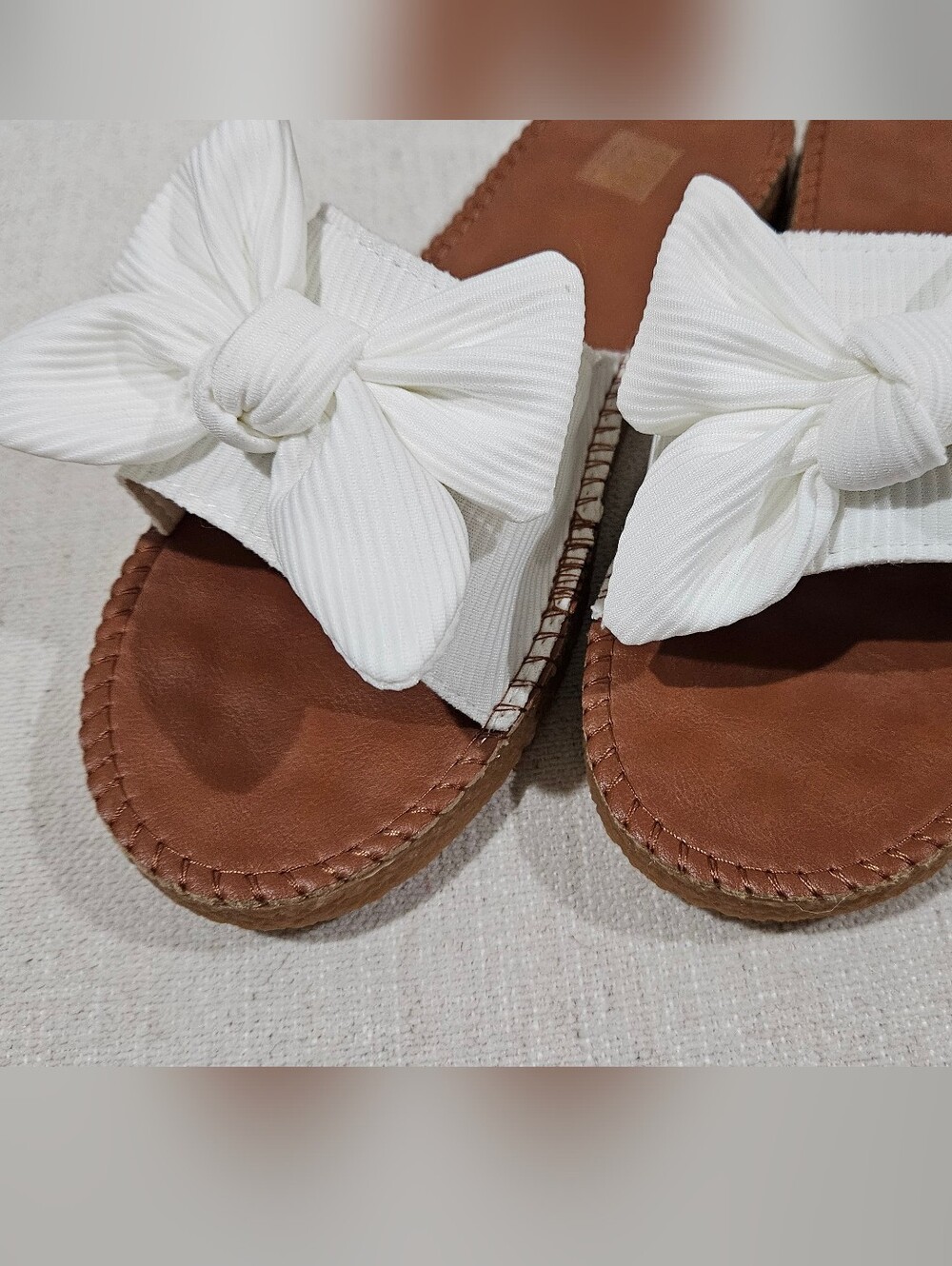 White Bow Slide Sandals for Women - Picture 3 of 4